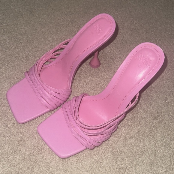 Pink heels - Picture 2 of 4